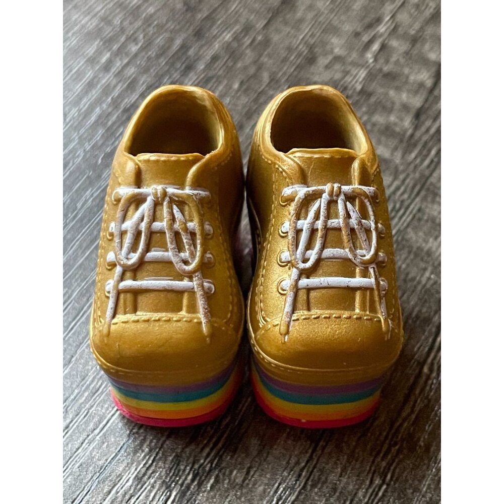 Rainbow High Sunny Madison Series 1 -‎ Rainbow Platform Sneakers Look 2